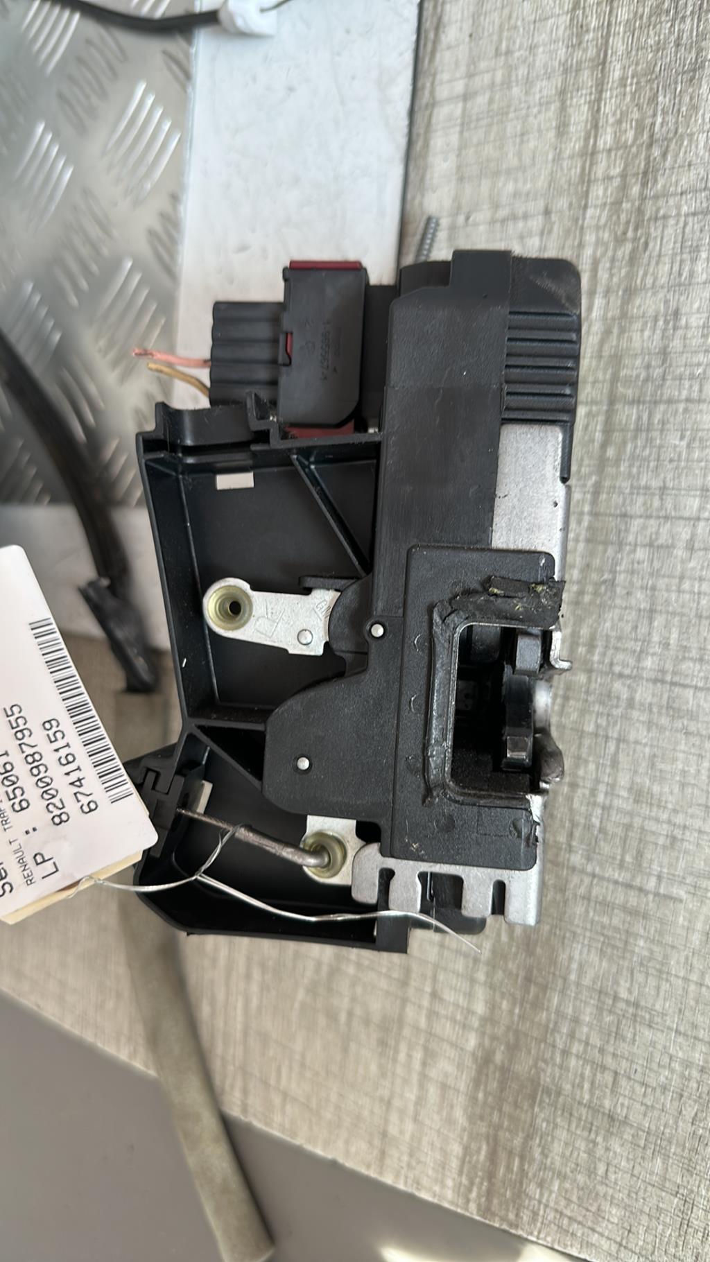 Serrure avant droit RENAULT TRAFIC 2 PHASE 2 Diesel - 1