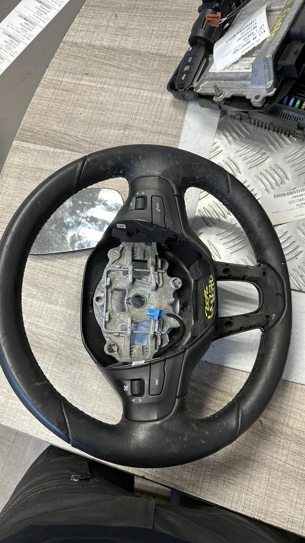Volant PEUGEOT 208 1 PHASE 2 Essence - 1