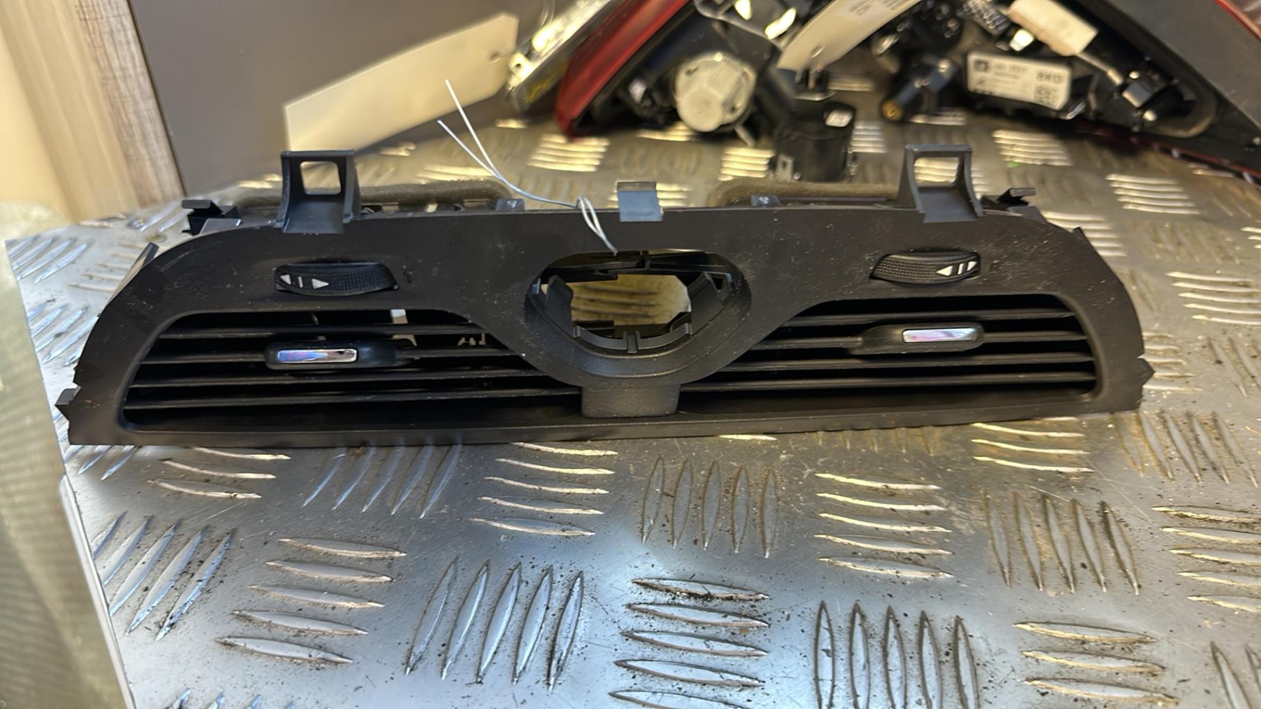 Bocchetta aerazione cruscotto OPEL CORSA E Gasolina - 1