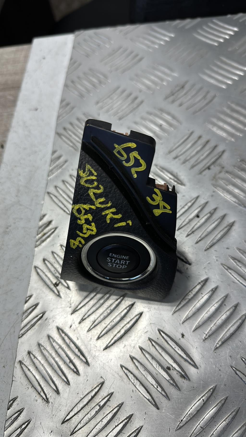 Bouton/Interrupteur SUZUKI SWIFT 4 Essence - 1
