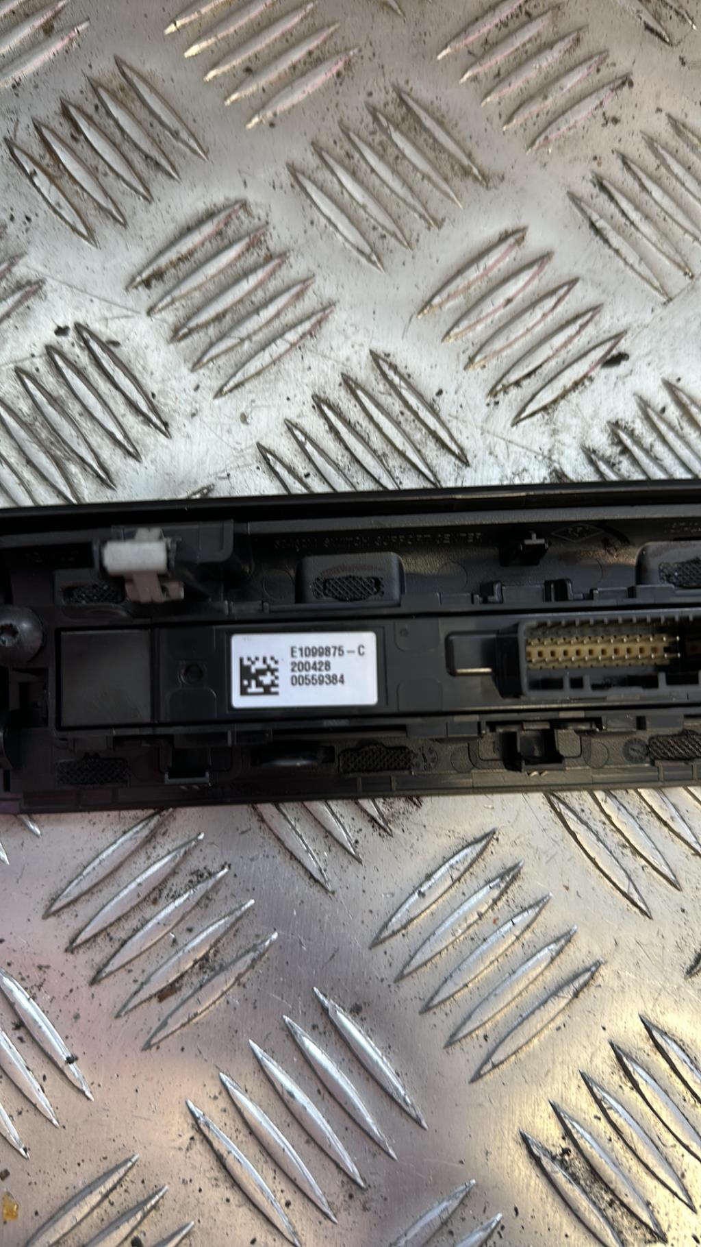 Botón/Interruptor RENAULT MEGANE 4 PHASE 1 Diésel - 1