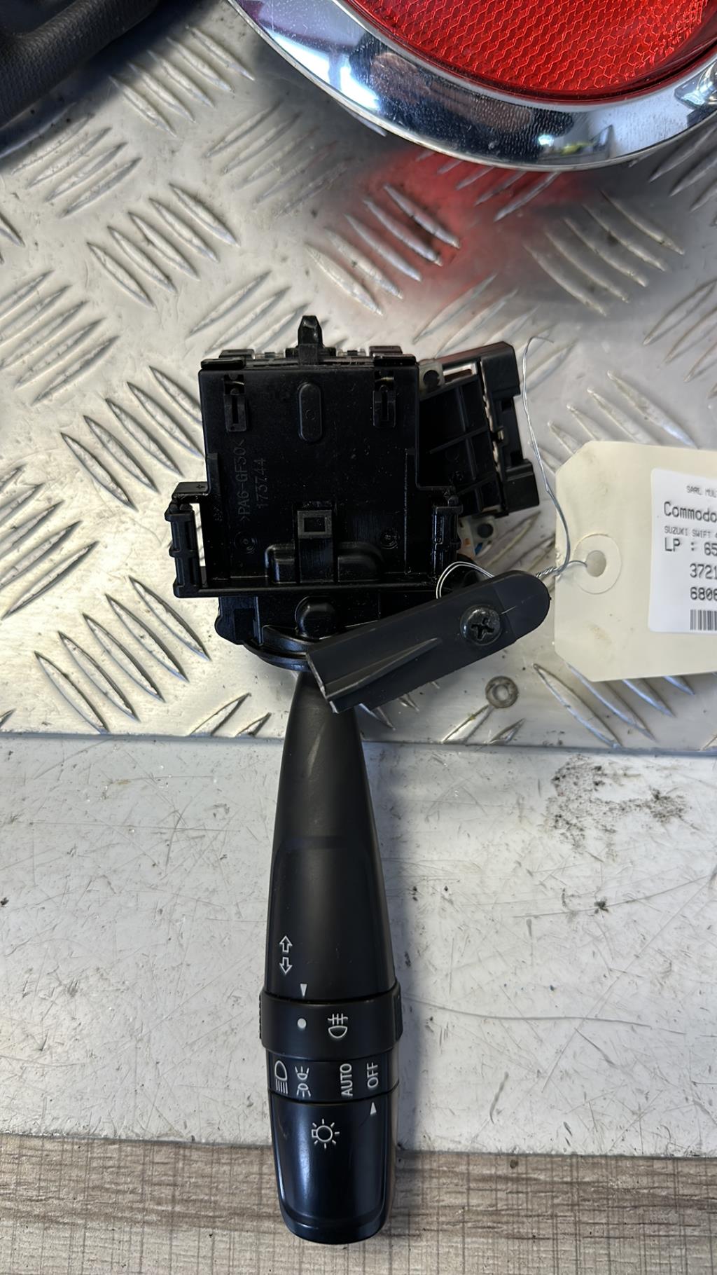 Commodo phare SUZUKI SWIFT 4 Essence - 1
