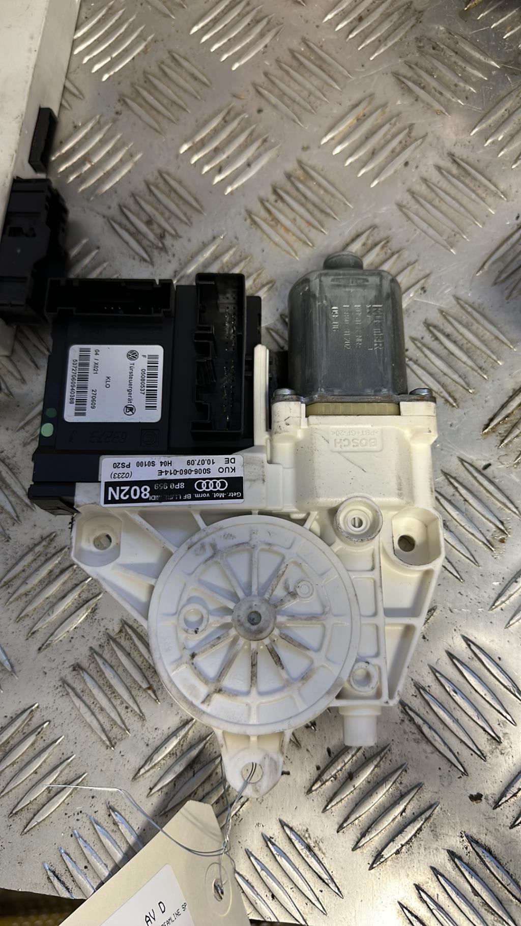 Motore alzacristalli anteriore destro AUDI A3 2 SPORTBACK PHASE 2 Diésel - 1