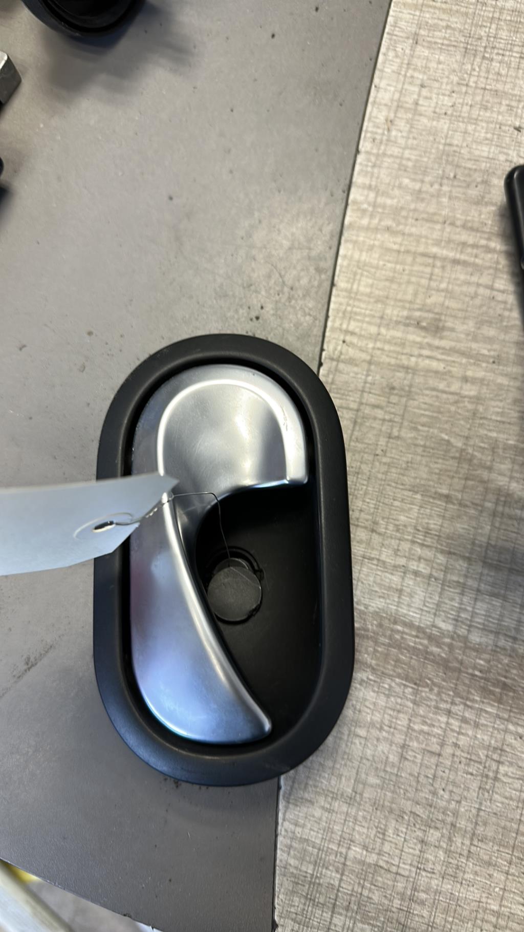 Maniglia interna anteriore sinistra RENAULT CLIO 3 PHASE 2 Diésel - 1
