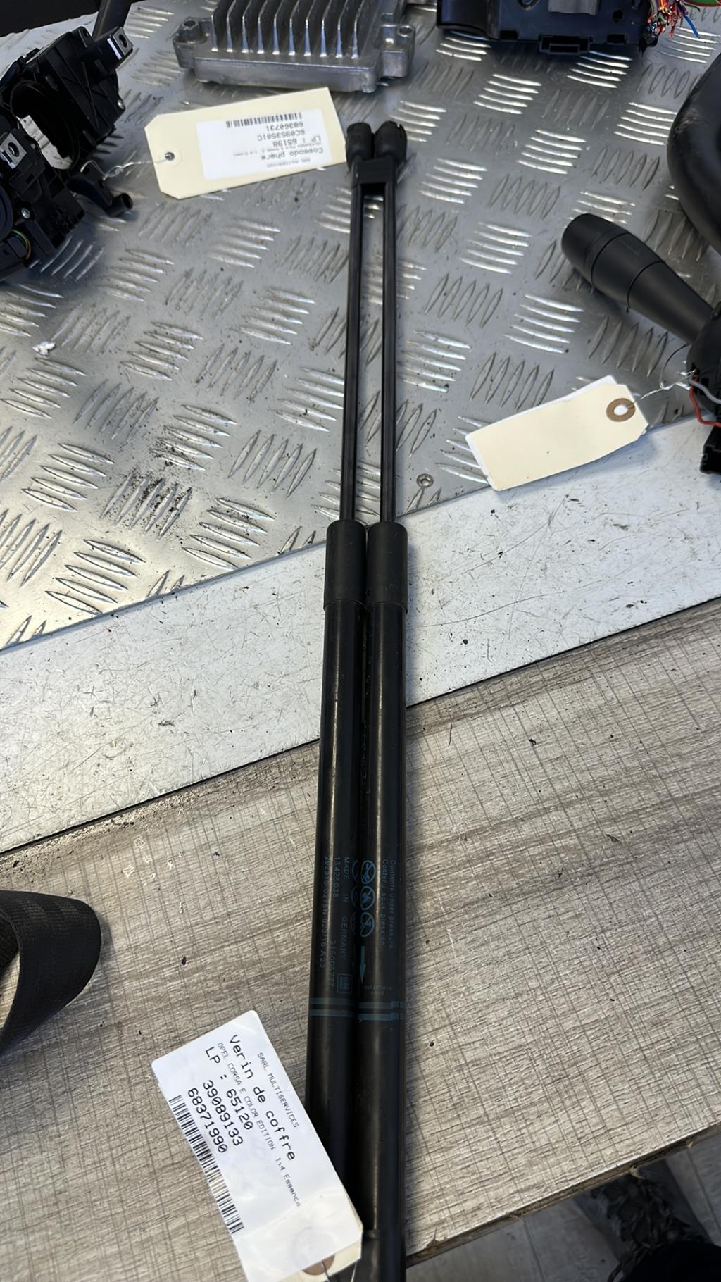 Verin de coffre OPEL CORSA E Essence - 1
