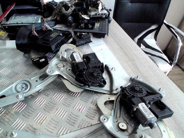 Motore alzacristalli posteriore destro RENAULT SCENIC 3 PHASE 1 Diésel - 1
