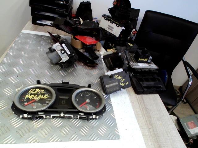 Compteur RENAULT MEGANE 2 PHASE 1 BREAK Diesel - 1