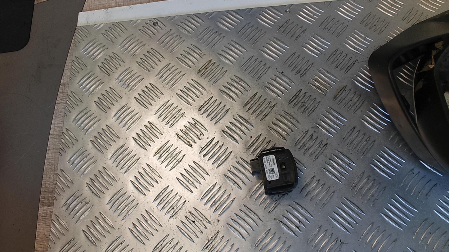 Commande de reglage hauteur de phare RENAULT CLIO 4 PHASE 1 Diesel - 1