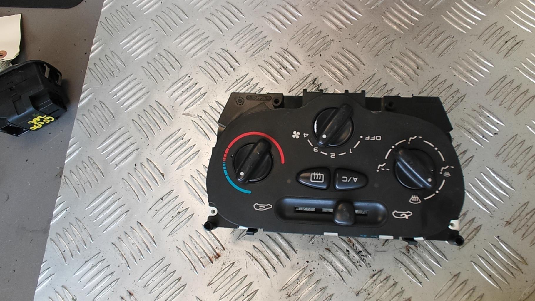 Commande chauffage PEUGEOT 206 PHASE 1 CABRIOLET Essence - 1