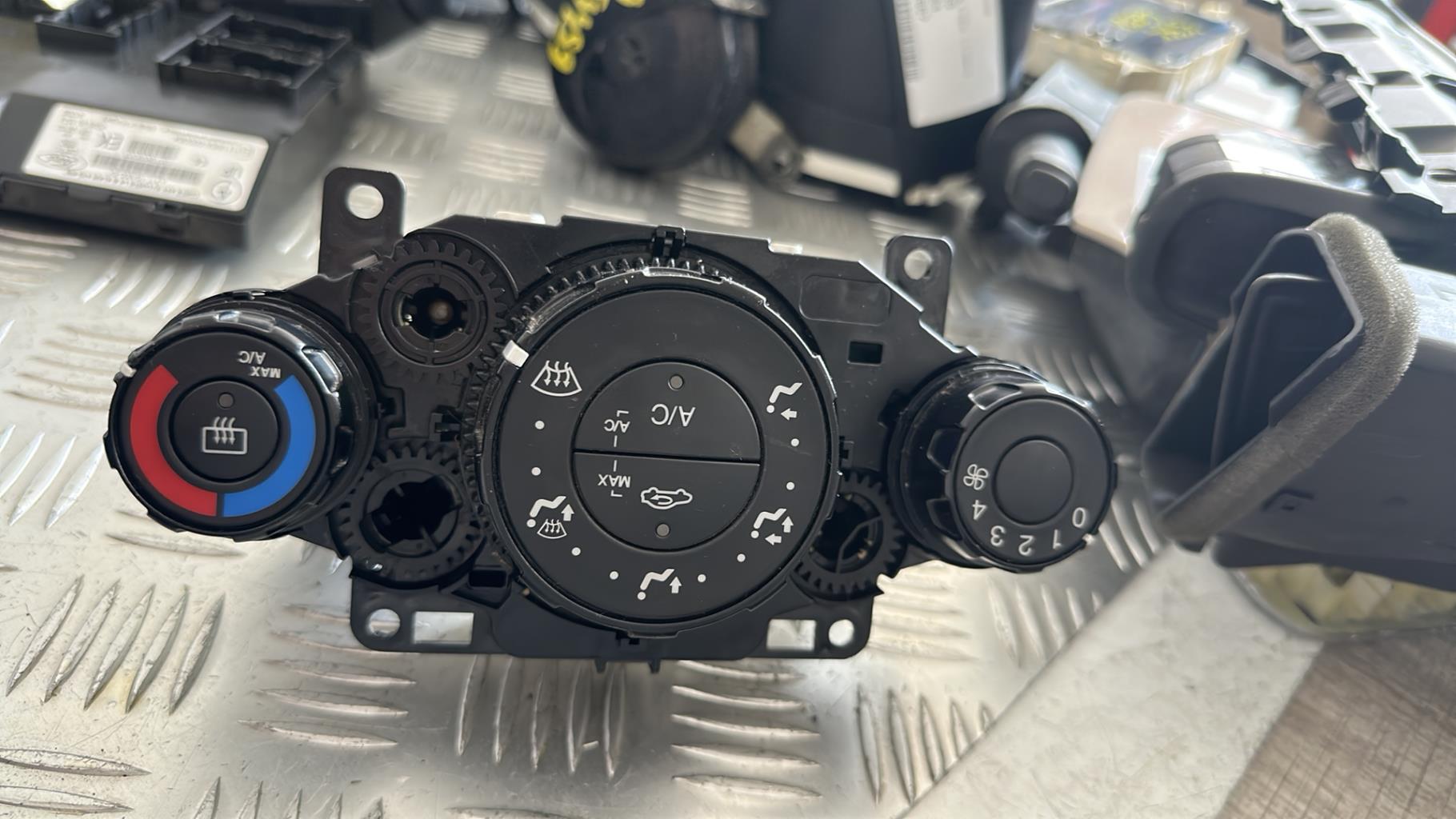 Commande chauffage FORD FIESTA 6 PHASE 2 Essence - 1