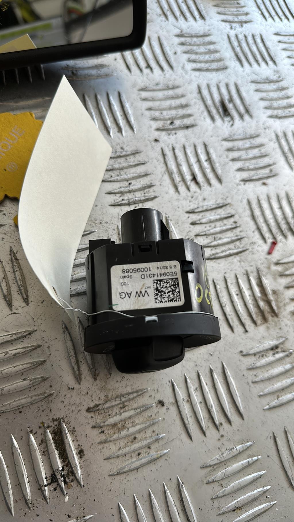 Commande de phare SKODA OCTAVIA 3 PHASE 1 BREAK Diesel - 1