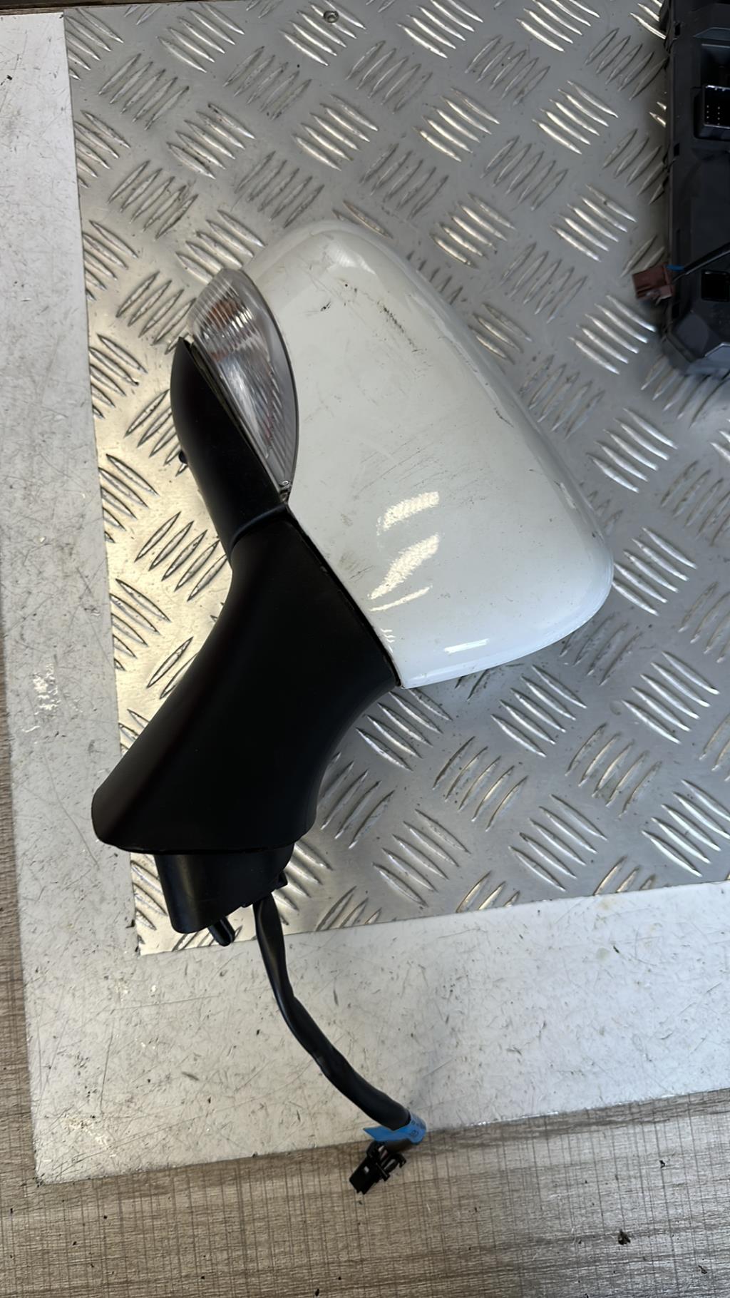 Retrovisor derecho RENAULT CLIO 4 PHASE 1 Diésel - 1