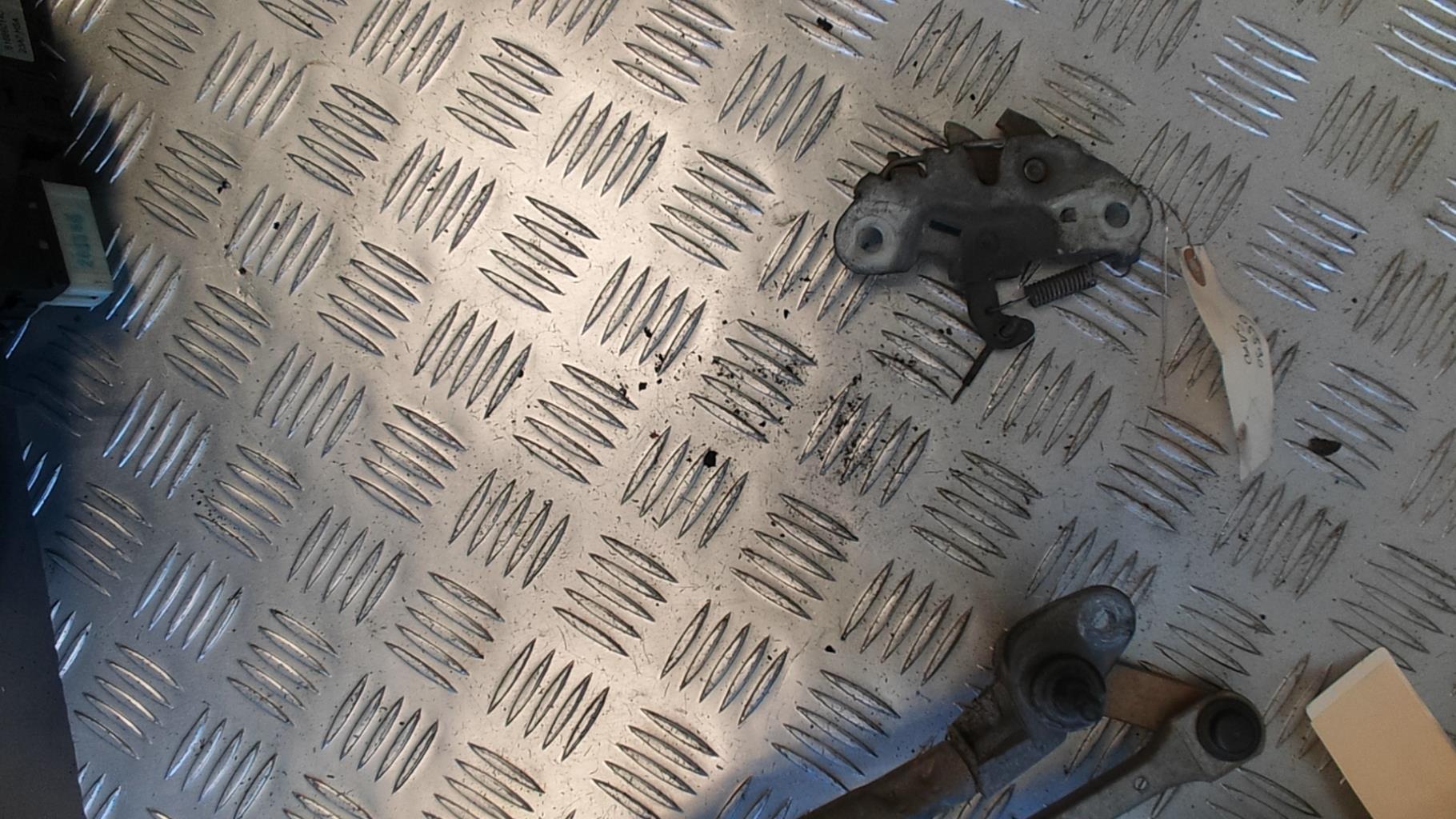 Serrure de capot CITROEN SAXO PHASE 1 Essence - 1