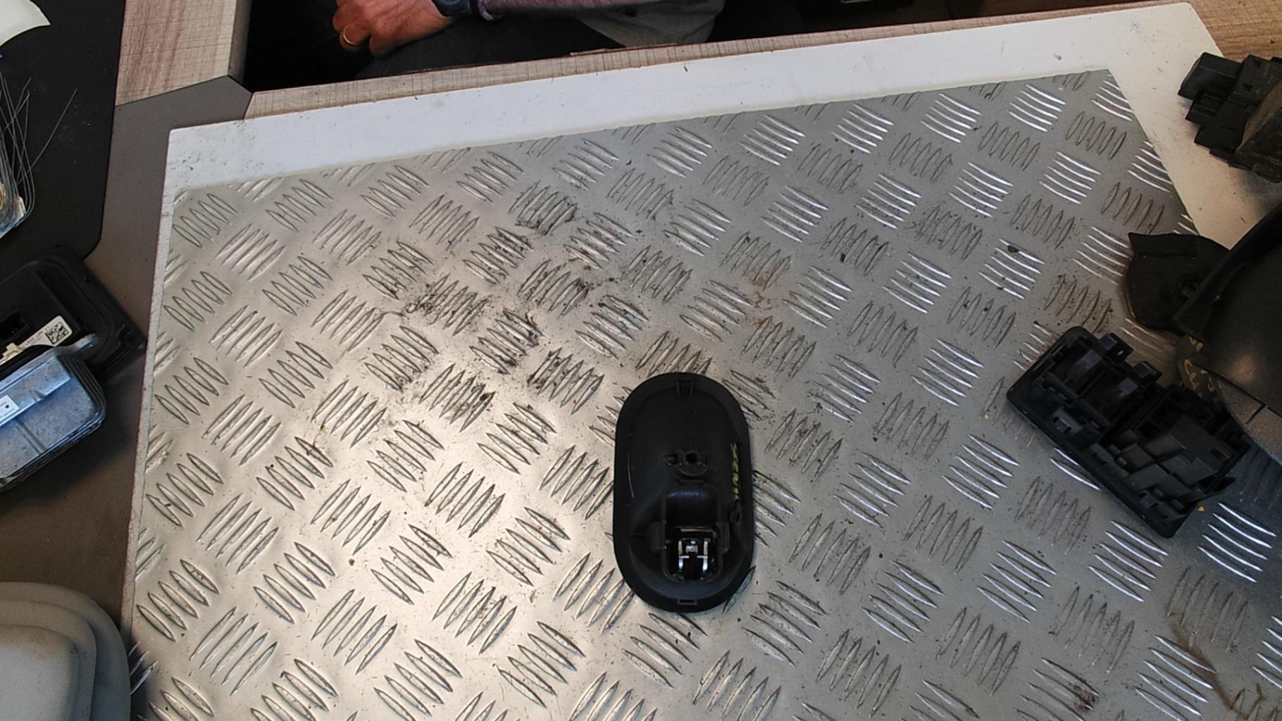 Maniglia interna posteriore sinistra RENAULT SCENIC 2 PHASE 1 Gasolina - 1