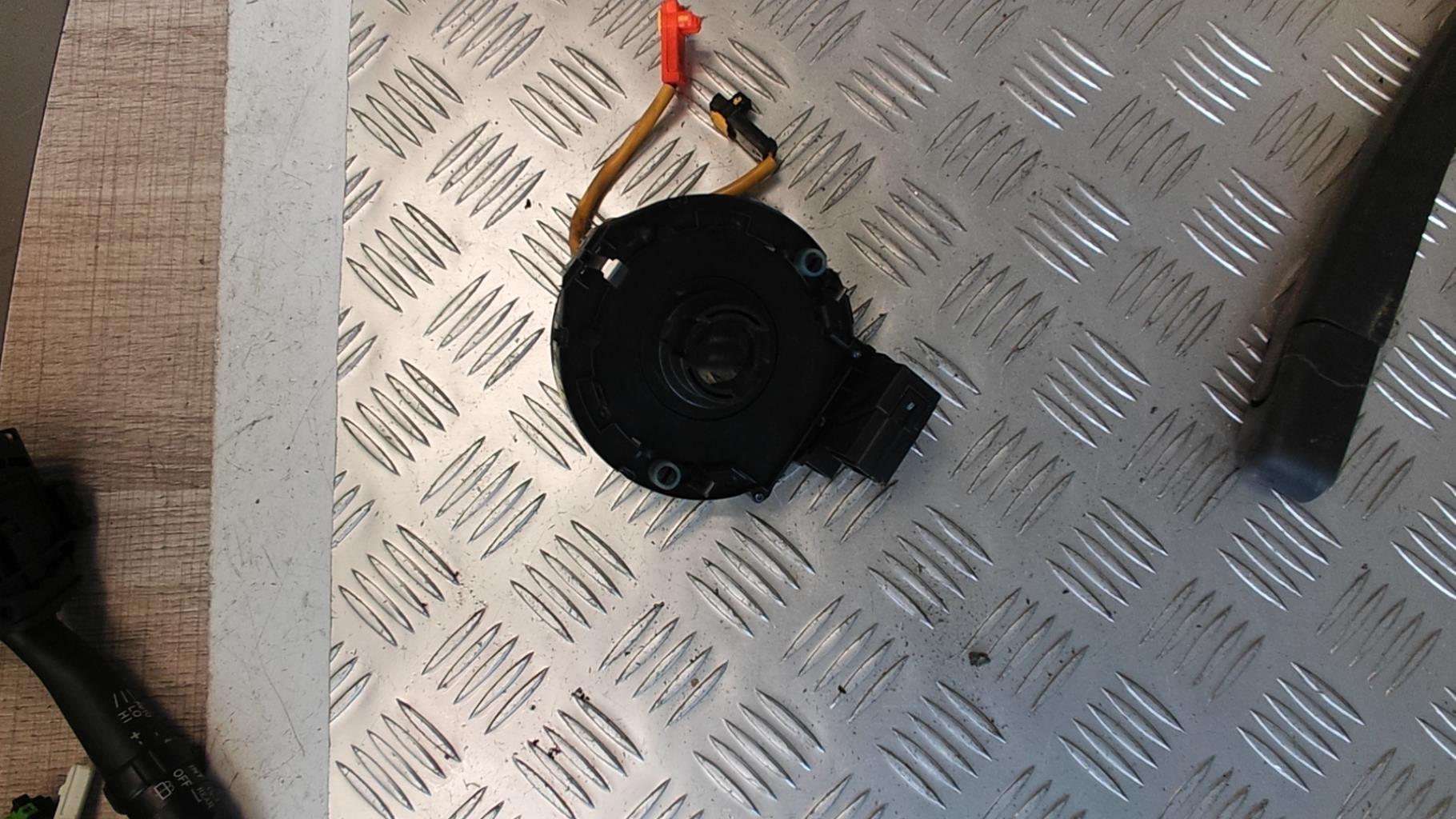 Contatto spiralato TOYOTA AVENSIS 2 PHASE 1 BREAK Diésel - 1