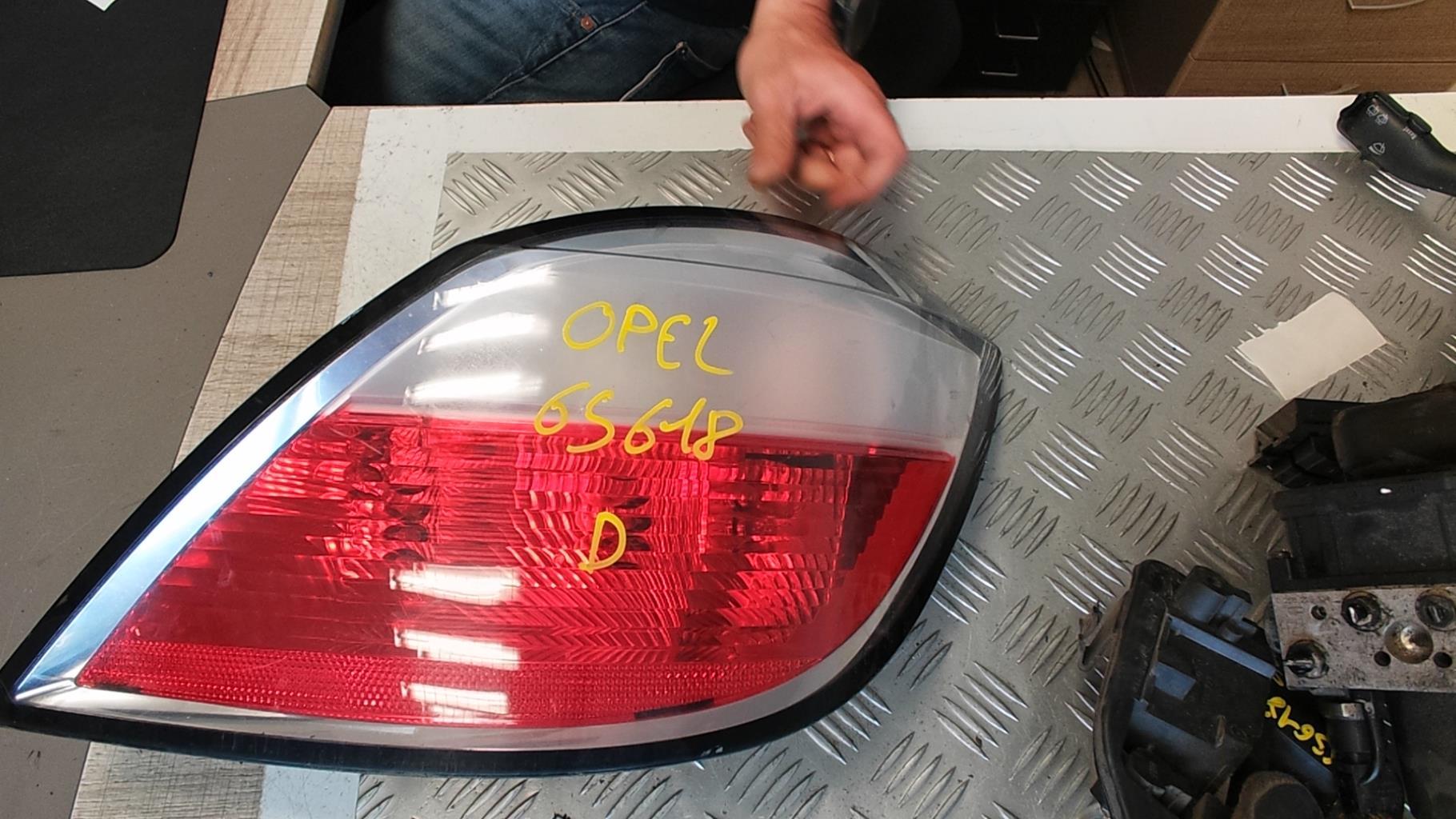 Fanale posteriore principale destro (luci) OPEL ASTRA H PHASE 1 Gasolina - 1