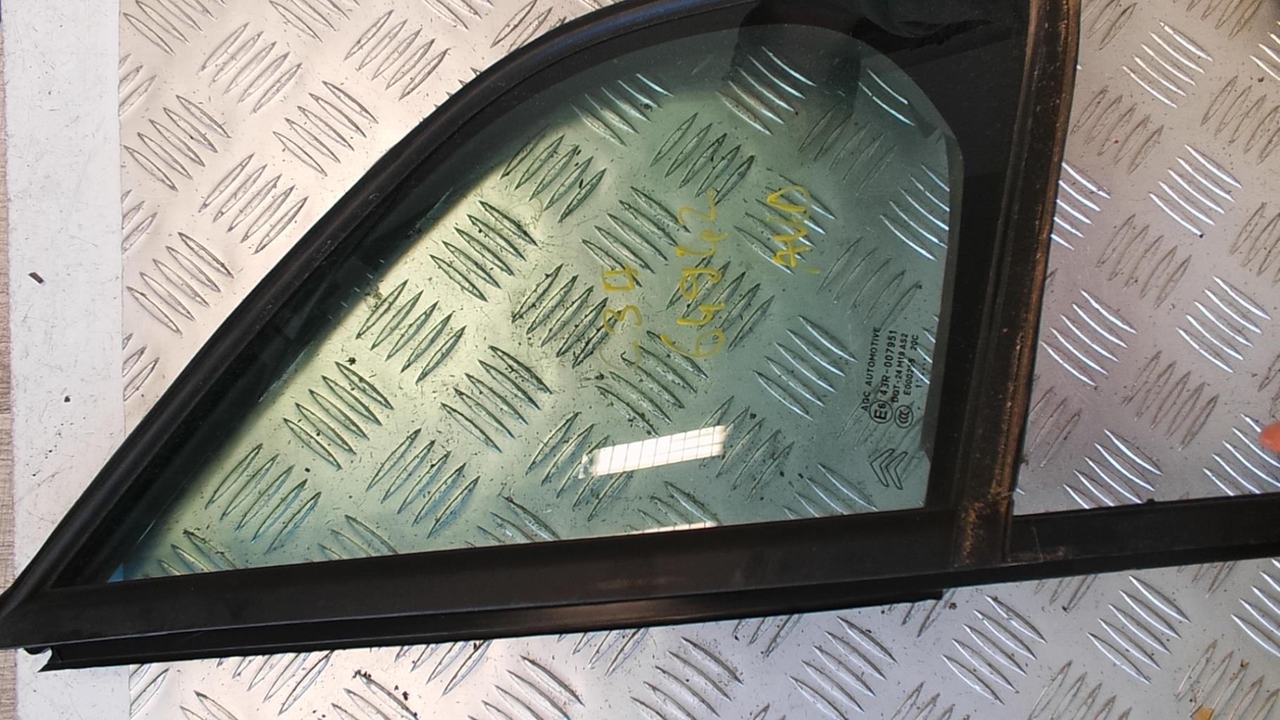 Custode avant droit (porte) CITROEN C3 2 PHASE 1 Essence - 1