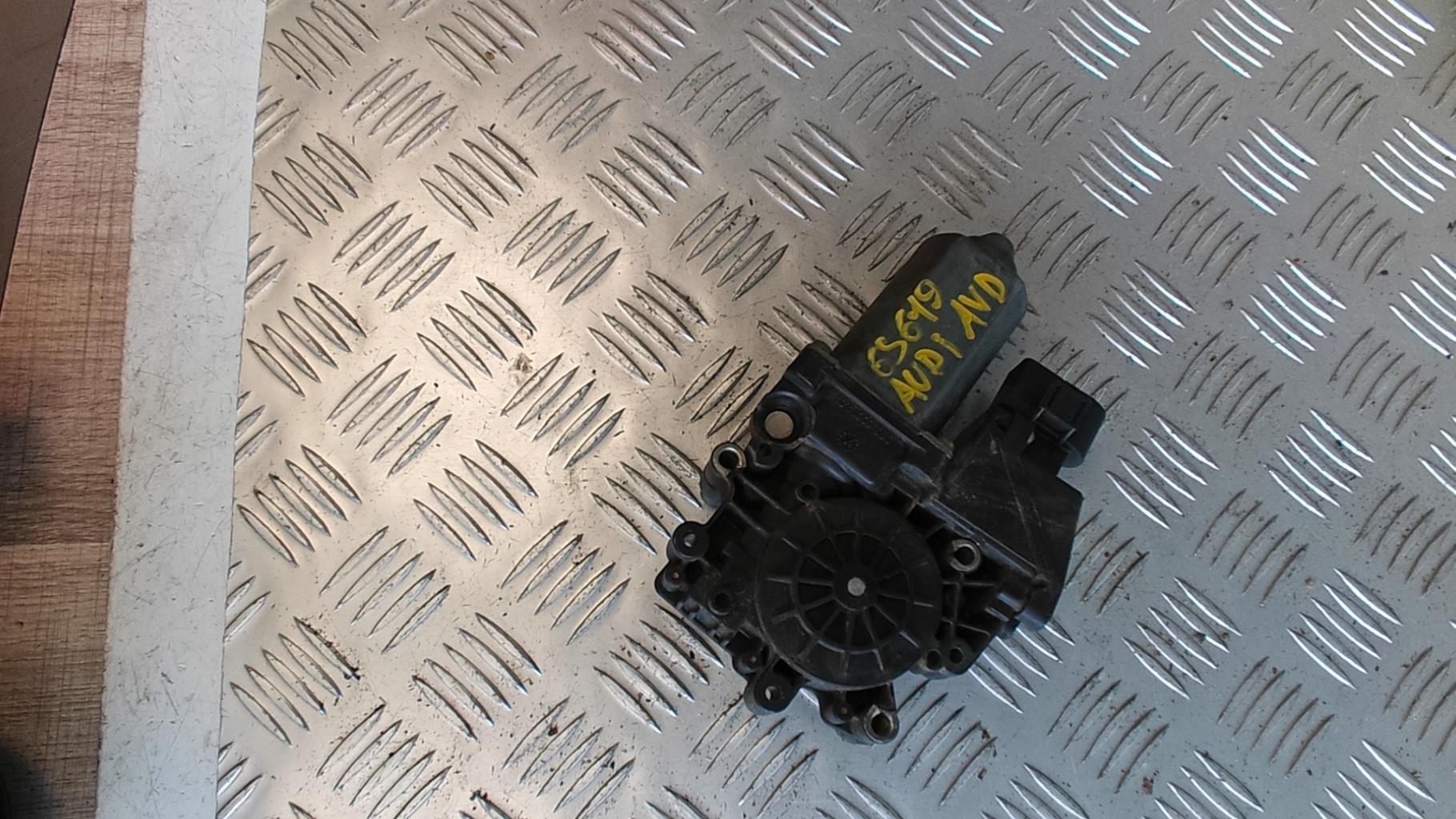 Motore alzacristalli anteriore destro AUDI A4 1 AVANT PHASE 1 BREAK Diésel - 1