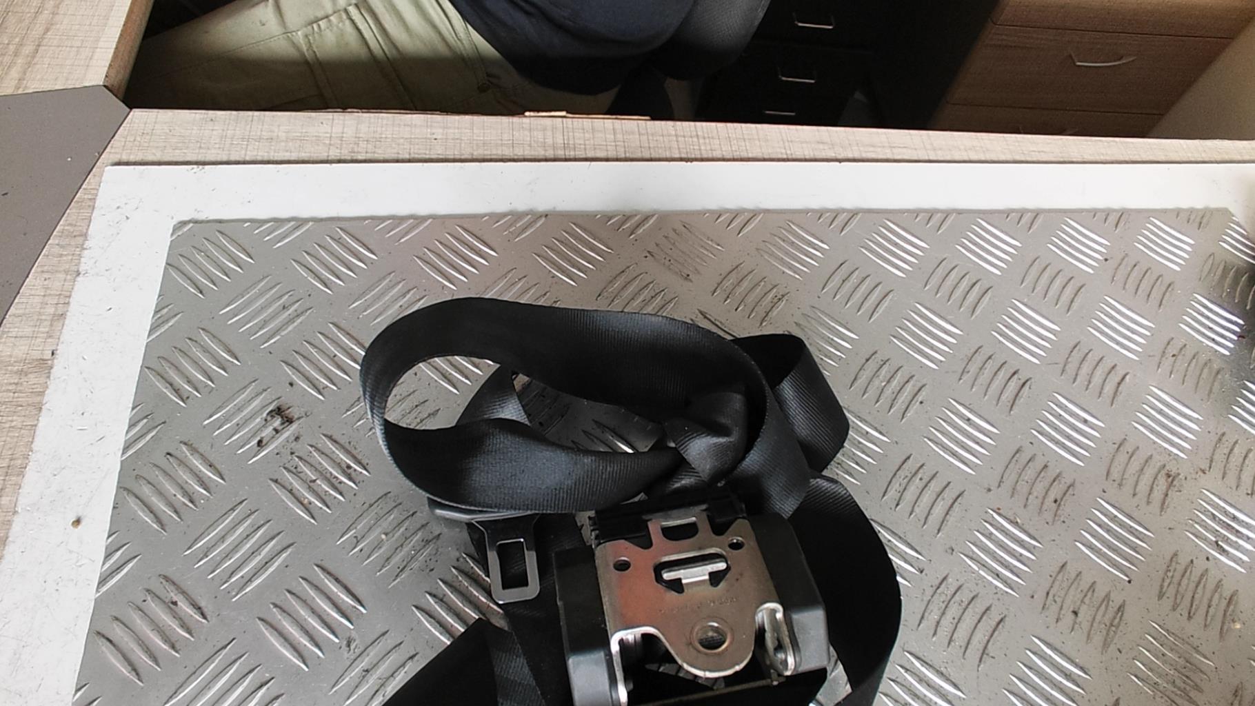 Cintura di sicurezza posteriore sinistra VOLKSWAGEN GOLF 6 Diésel - 1