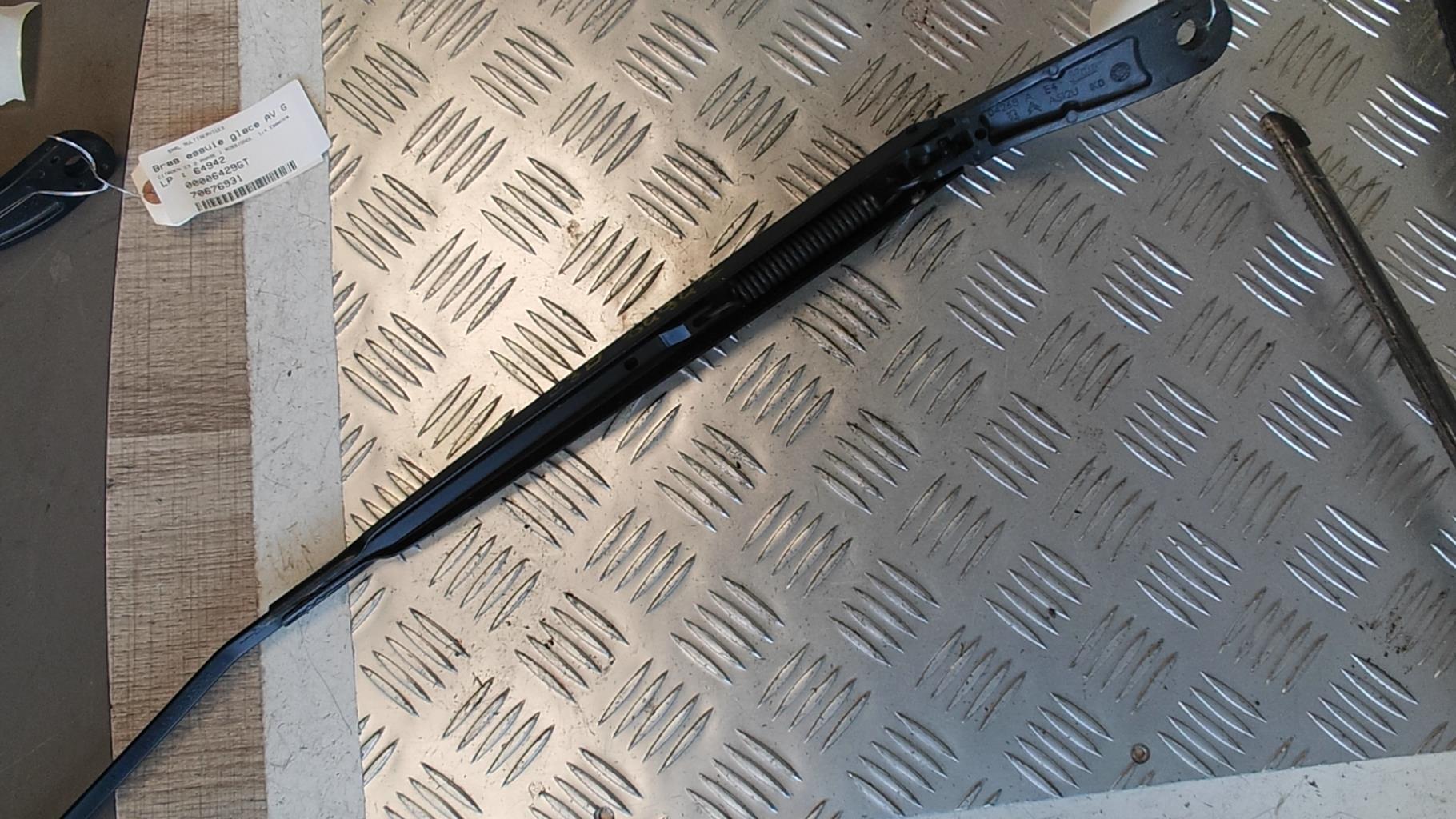 Braccio tergicristallo anteriore destro CITROEN C3 2 PHASE 1 Gasolina - 1