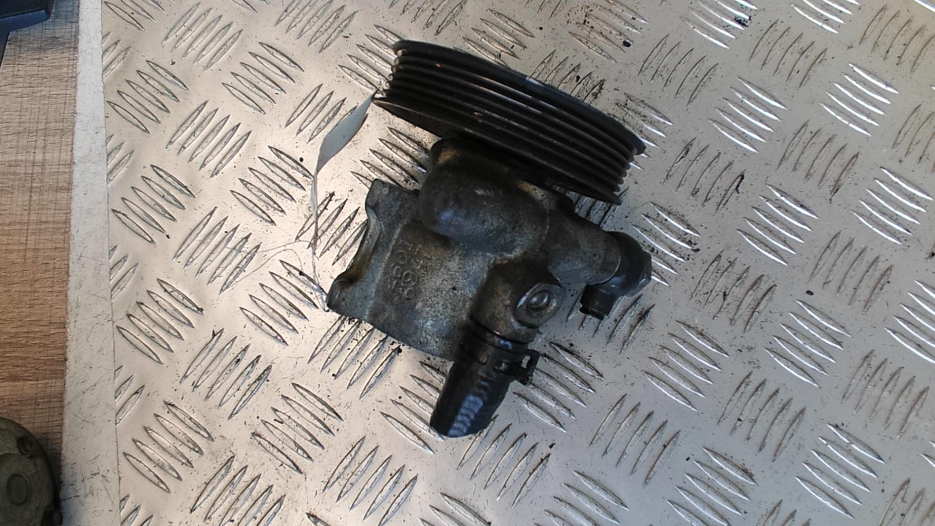 Pompe de direction VOLKSWAGEN GOLF 4 Essence - 1