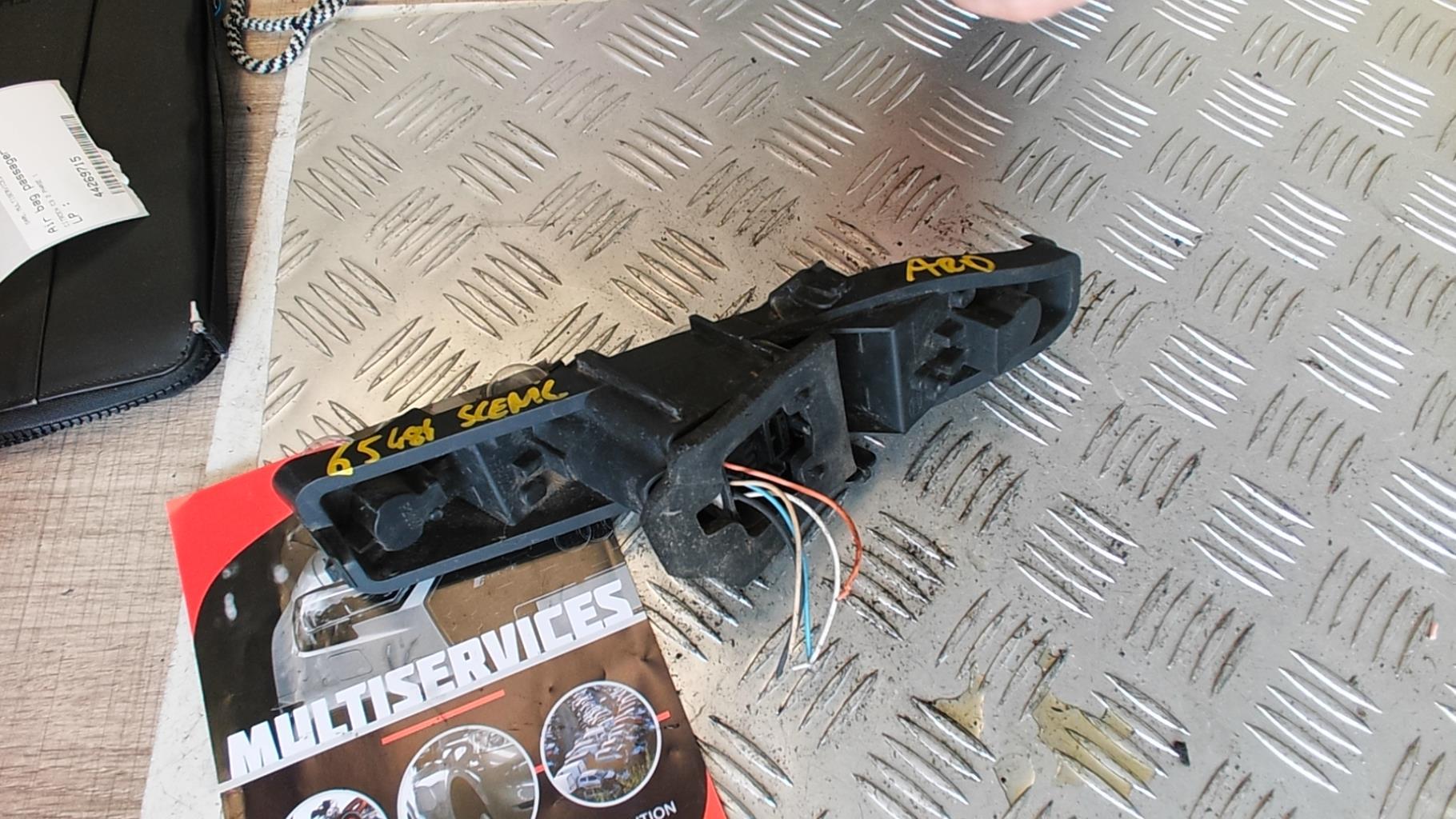 Base portalampade fanale posteriore destro RENAULT SCENIC 2 PHASE 1 Gasolina - 1