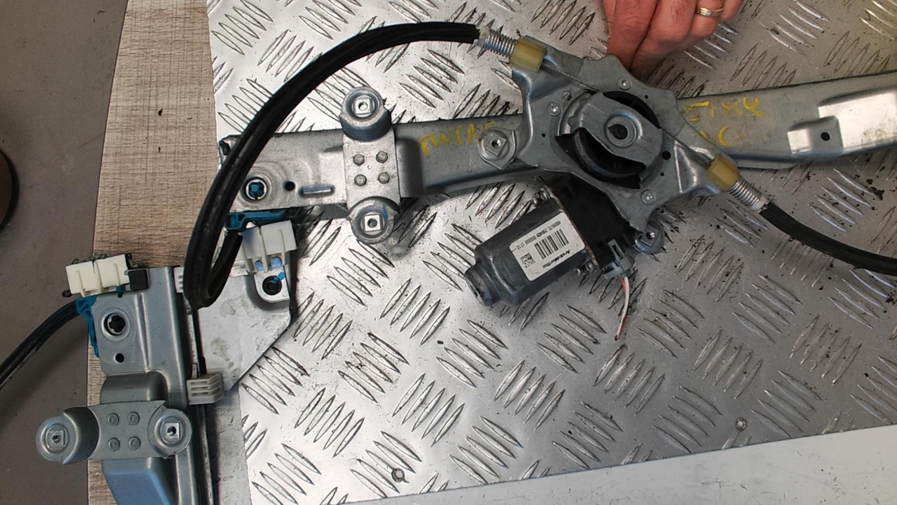 Alzacristalli elettrico anteriore sinistro RENAULT TWINGO 2 PHASE 1 Gasolina - 1