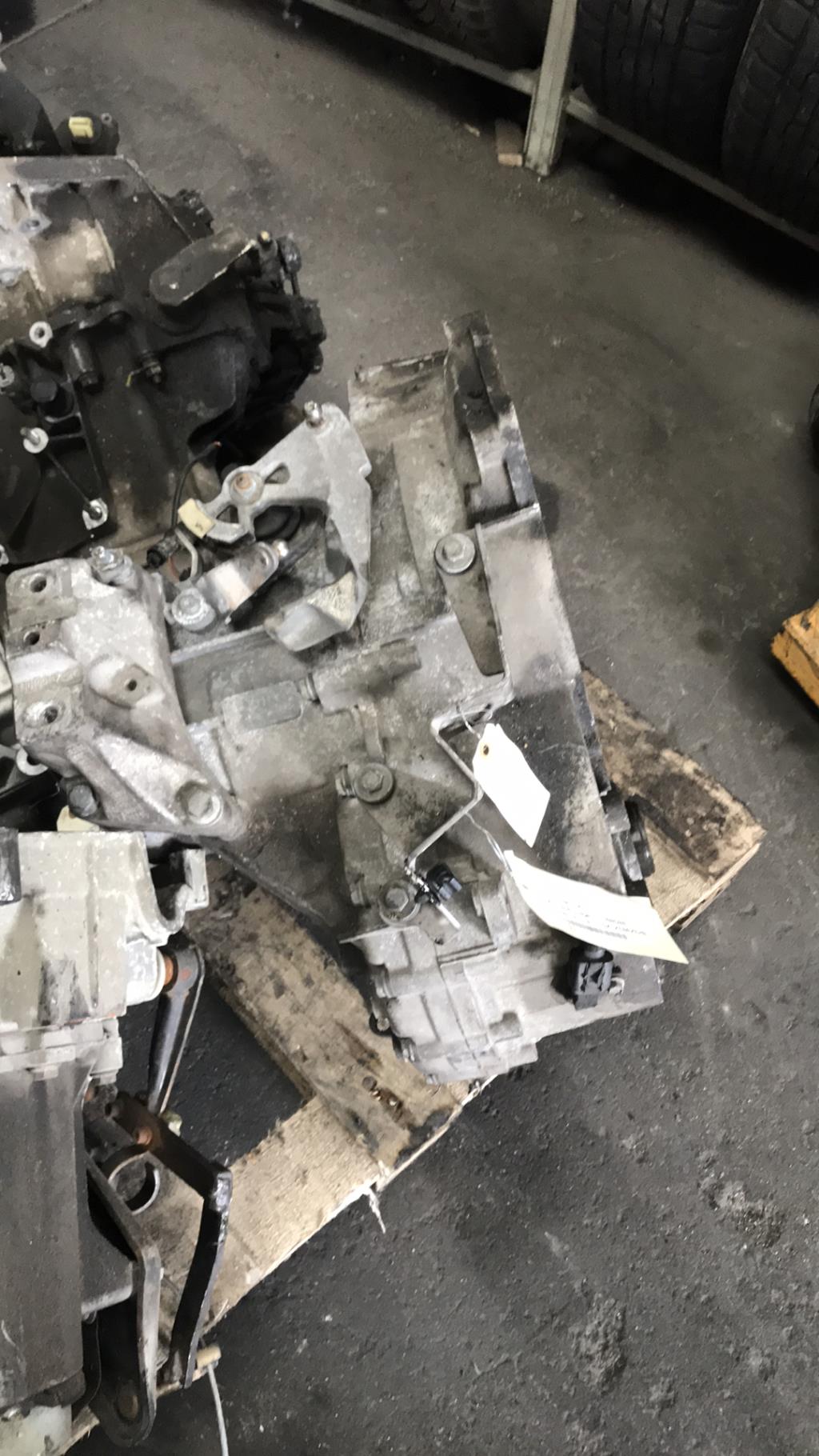 Boite de vitesses VOLKSWAGEN GOLF 4 Essence - 1