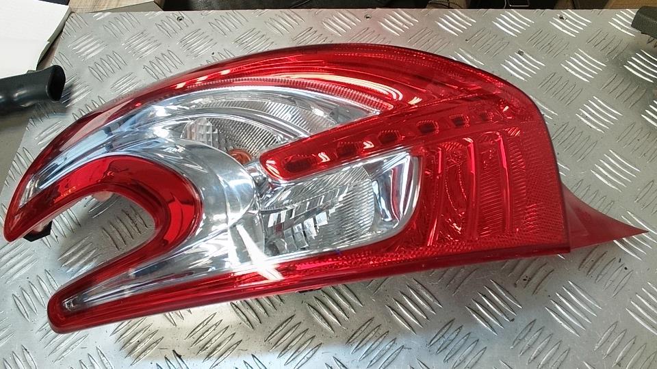Fanale posteriore principale sinistro (luci) PEUGEOT 208 1 PHASE 1 Diésel - 1