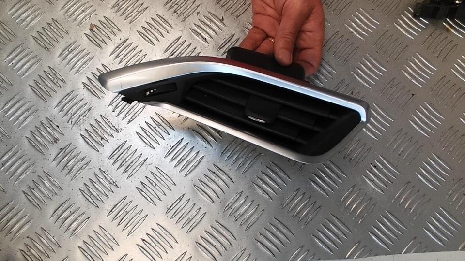 Bocchetta aerazione cruscotto anteriore destra PEUGEOT 208 1 PHASE 1 Diésel - 1