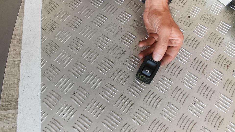 Interruttore lavacristalli posteriore sinistro BMW SERIE 3 E90  - 1