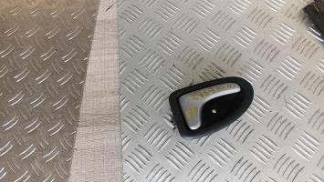 Poignee interieur avant droit