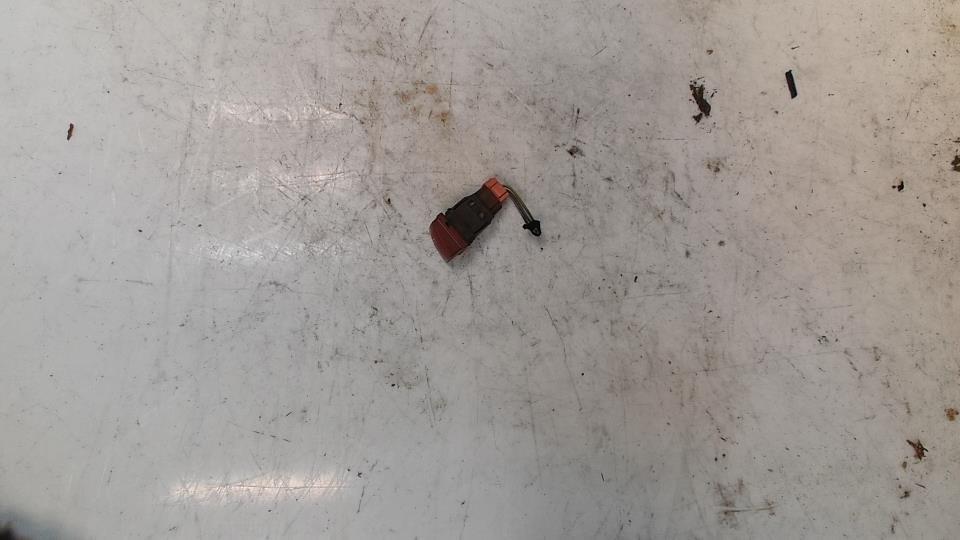 Bouton de warning PEUGEOT 207 PHASE 1 Diesel - 1