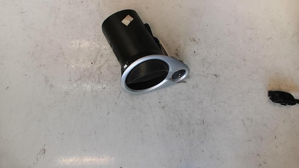 Bocchetta aerazione cruscotto anteriore destra RENAULT CLIO 3 PHASE 1 BREAK Diésel - 1