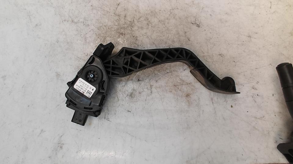 Pedale acceleratore PEUGEOT 407 PHASE 1 BREAK Diésel - 1