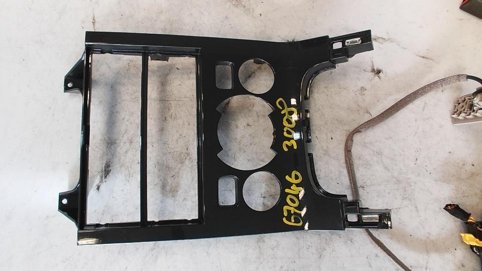 Facade autoradio PEUGEOT 407 PHASE 1 BREAK Diesel - 1