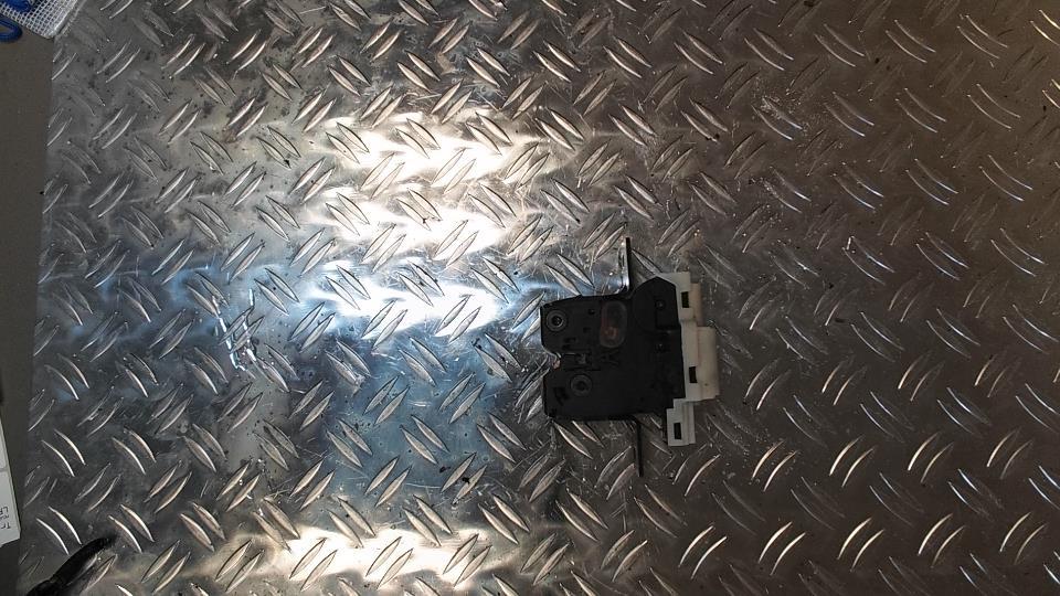 Serrure de coffre RENAULT CLIO 2 PHASE 2 Essence - 1