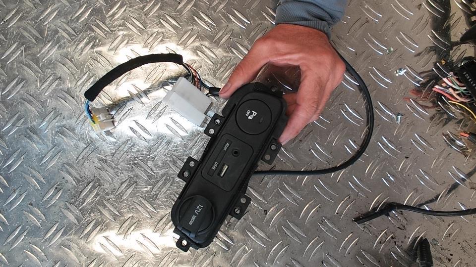 Presa porta USB KIA SPORTAGE 3 PHASE 2 Diésel - 1