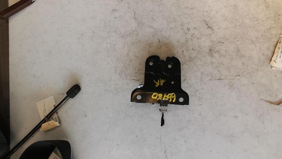 Serrure de coffre AUDI A3 2 PHASE 2 Diesel - 1