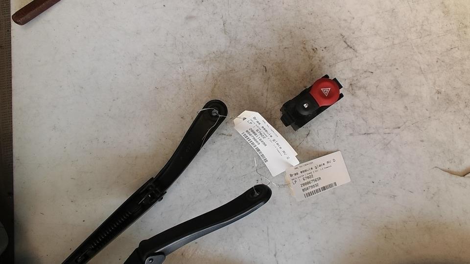 Bouton de warning RENAULT KANGOO 2 PHASE 2 Diesel - 1