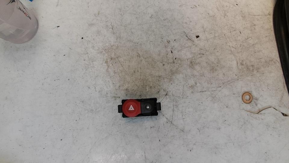 Bouton de warning RENAULT CLIO 3 PHASE 1 Essence - 1
