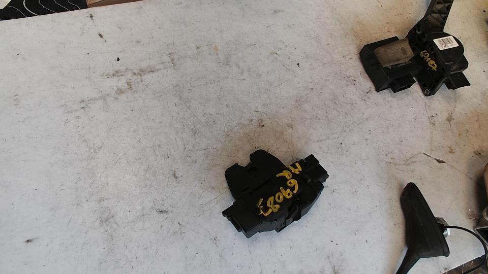 Serrure de coffre CITROEN C4 2 PHASE 1 Diesel - 1