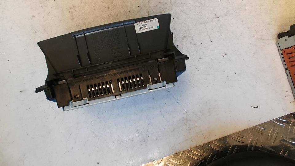 Ecran GPS OPEL ZAFIRA B PHASE 1 Diesel - 1
