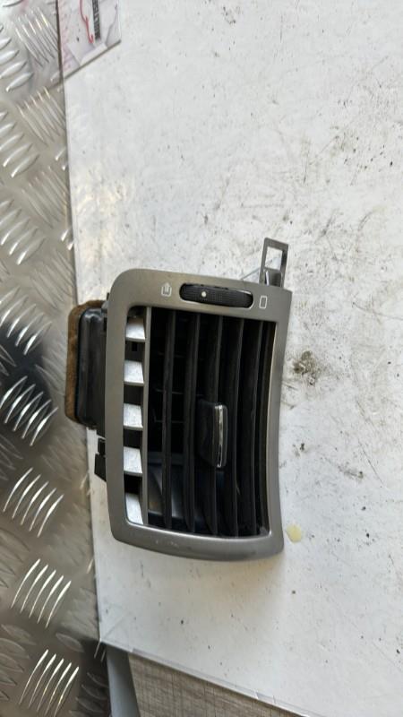 Bocchetta aerazione cruscotto anteriore sinistra PEUGEOT 407 PHASE 1 BREAK Diésel - 1
