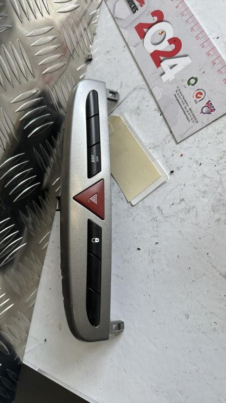 Bouton de warning PEUGEOT 308 1 PHASE 2 Diesel - 1