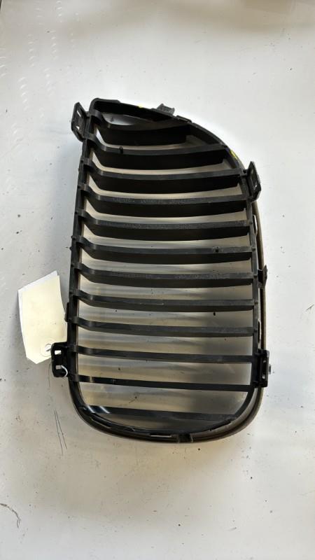 Calandre droite BMW SERIE 1 E87 PHASE 1 Diesel - 1