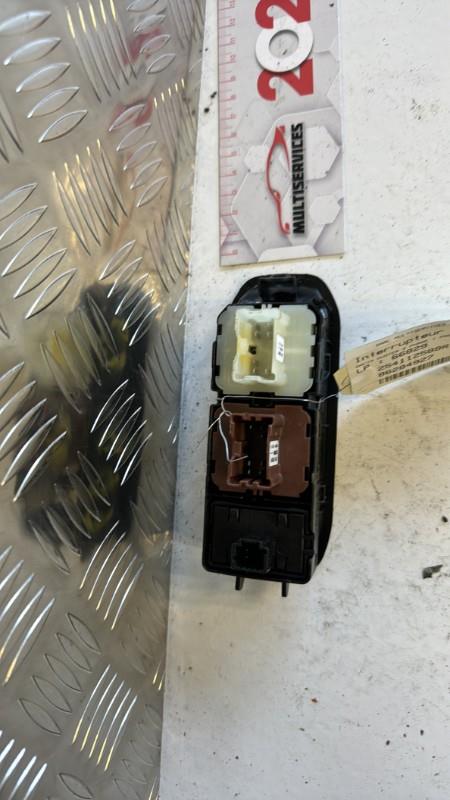 Interruttore lavacristalli anteriore sinistro DACIA DUSTER 2 PHASE 1 Diésel - 1