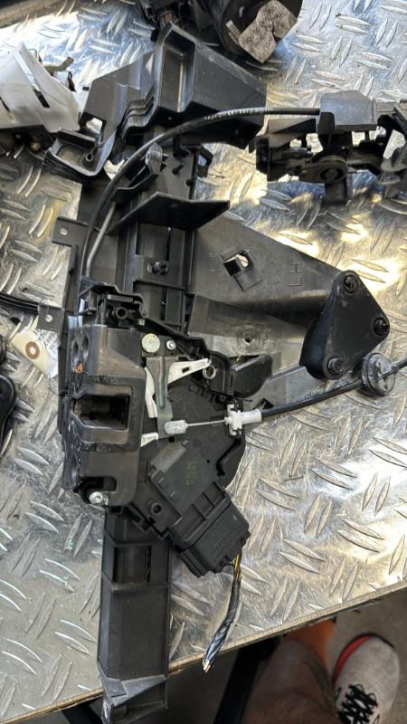 Serrure avant gauche FORD C-MAX 1 PHASE 2 Diesel - 1