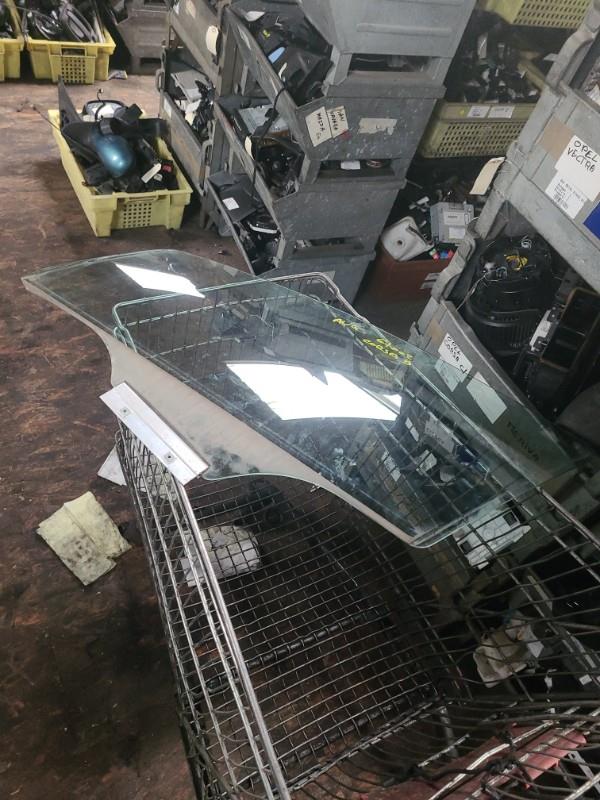 Vitre avant gauche OPEL CORSA D PHASE 1 Diesel - 1