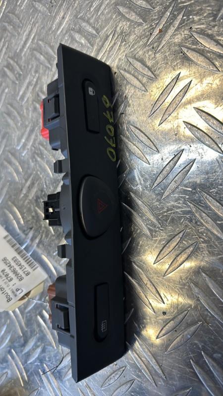 Bouton de warning RENAULT CLIO 2 CAMPUS PHASE 2 Diesel - 1